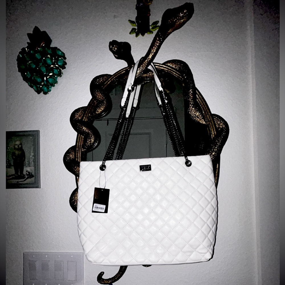 White Quilted Shoulder|Tote|Cross-Body Bag. 🐰✨Vegan Leather.